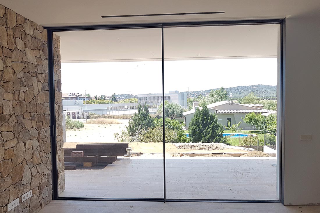Puertas correderas minimalistas Girona